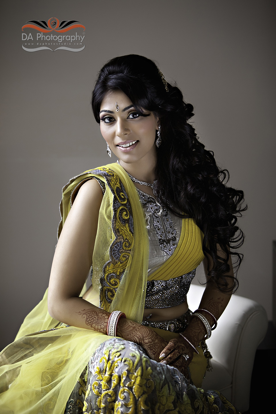 Women pic | Indian bride makeup, Indian bride poses, Indian wedding fashion