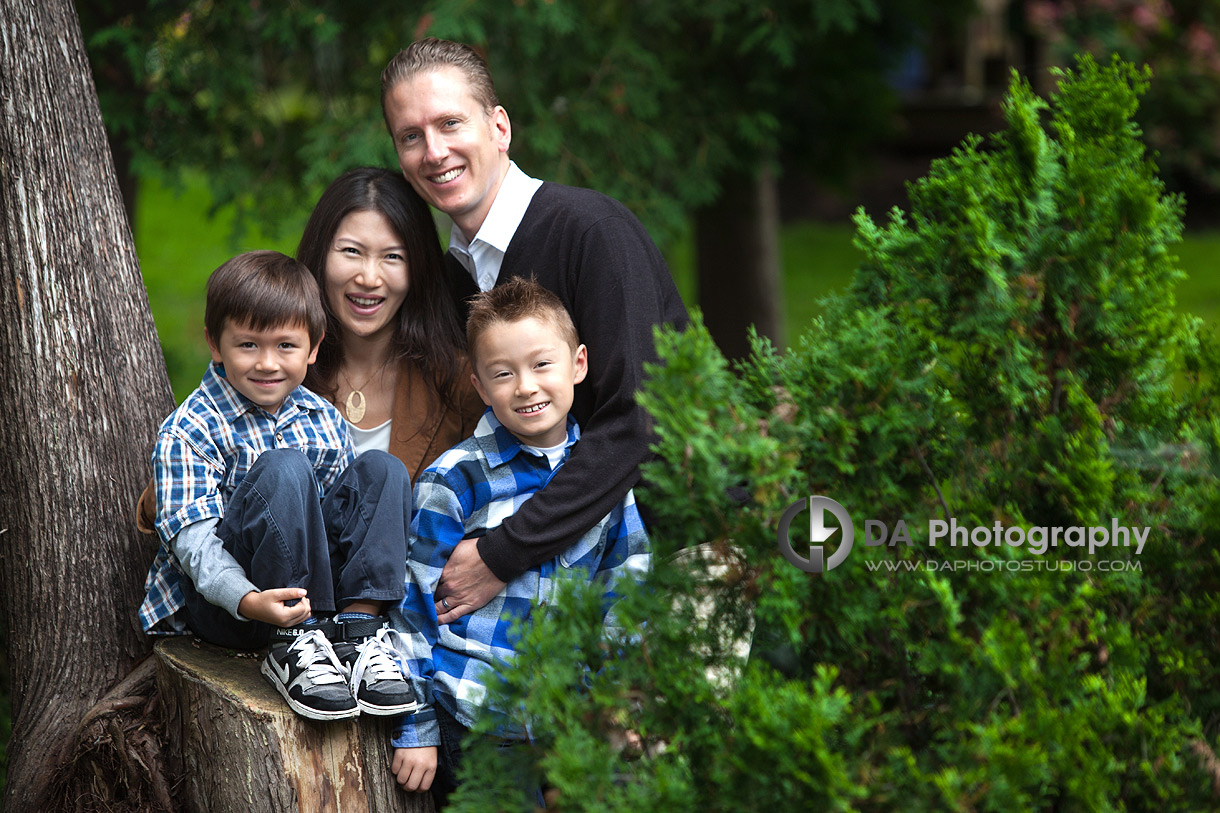 Relaxed Poses makes Easy Smiles! - Family Photography