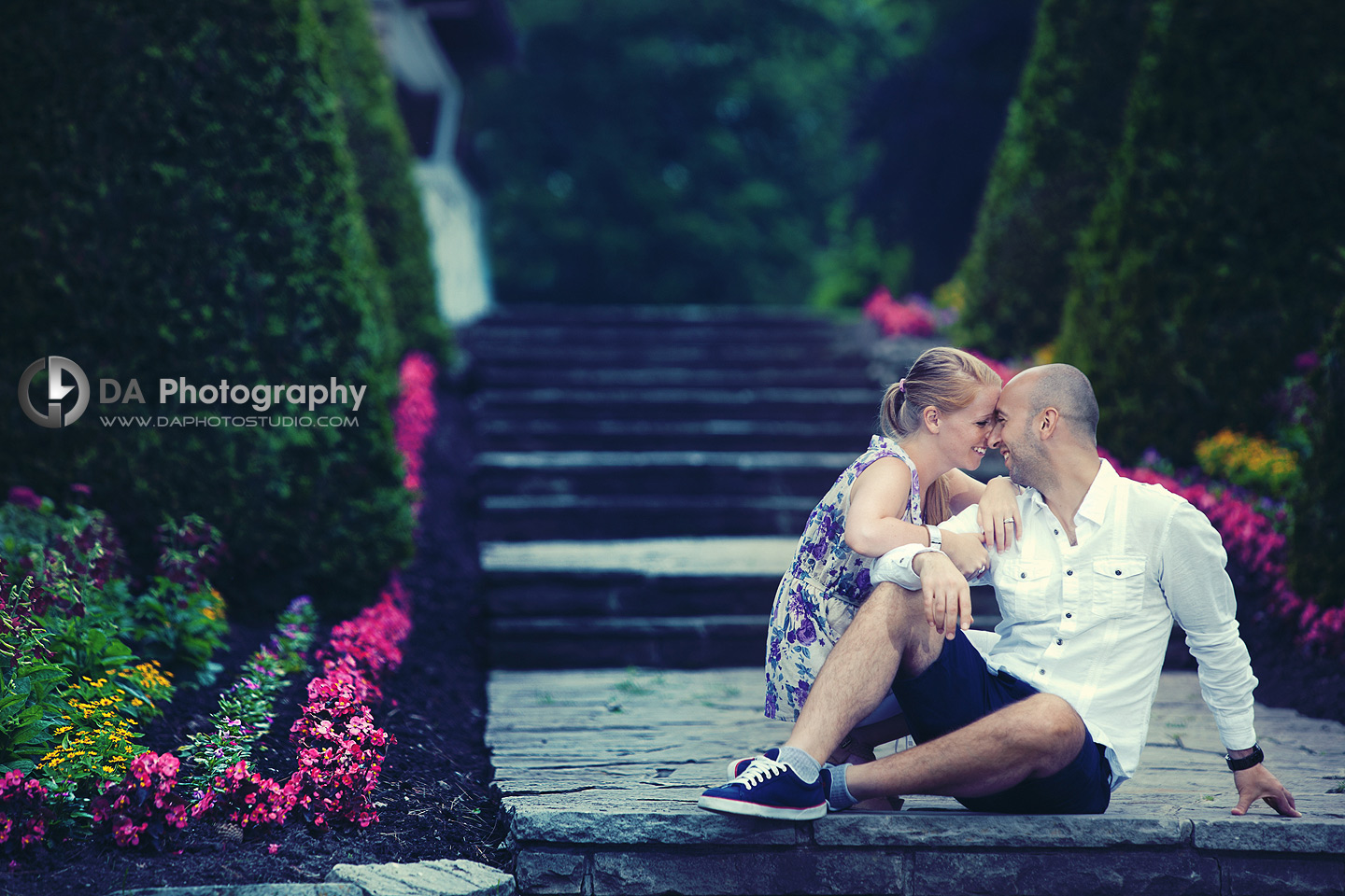 Fun, Love and flowers - Engagement photographer