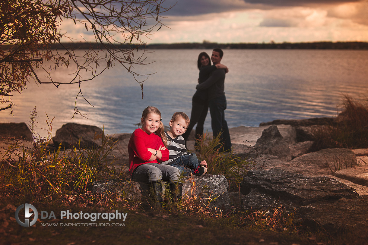 Fall Portrait by the lake - Family photographer