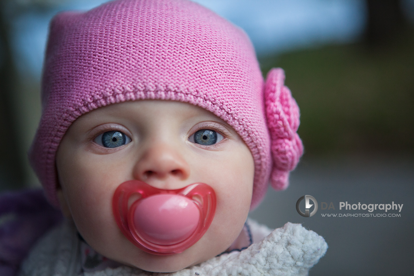 "The pacifier" and the happy look - Children Photographer