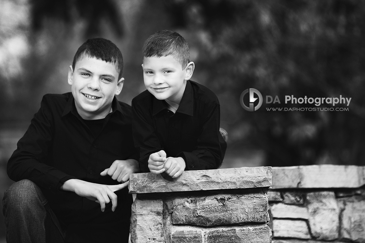 Siblings Portrait in black and white - Children Photographer