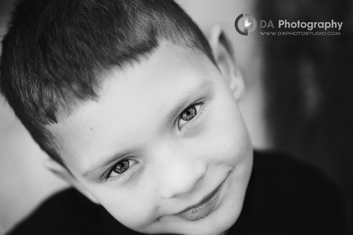 Child Portrait in black and white - Children Photographer