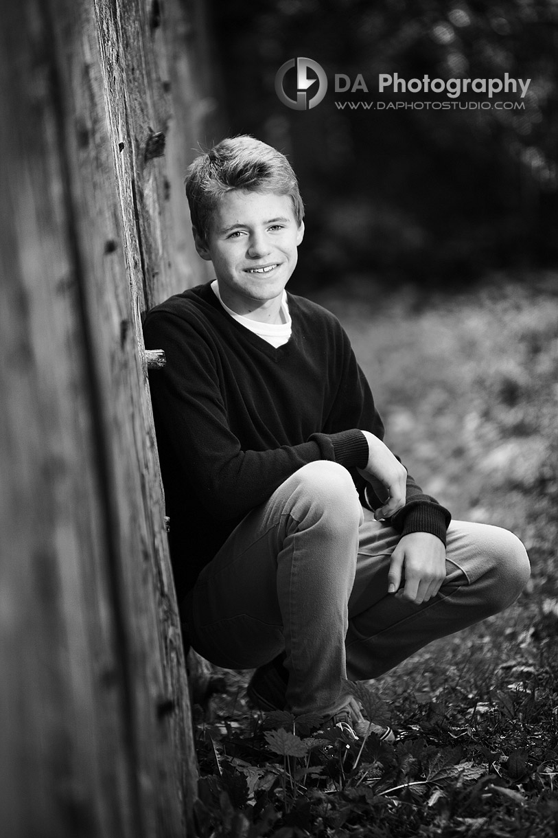 By the fence in Fall, l Portrait in of Teen - High School Photographer, we travel