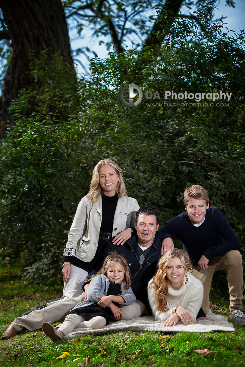 Floor posing Family portrait  in Fall - Children Photographer, we travel 