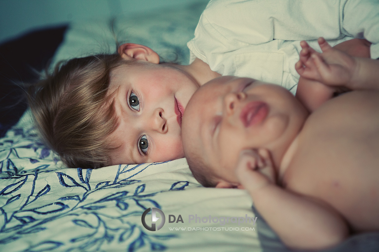 Toddler and Newborn - Newborn Photography by Dragi Andovski - www.daphotostudio.com