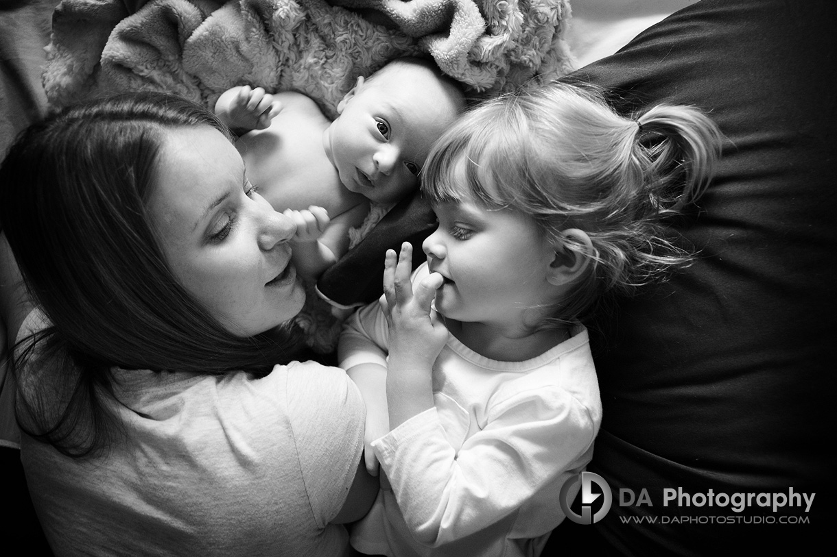 Sibling Photo - Newborn Photography by Dragi Andovski - www.daphotostudio.com