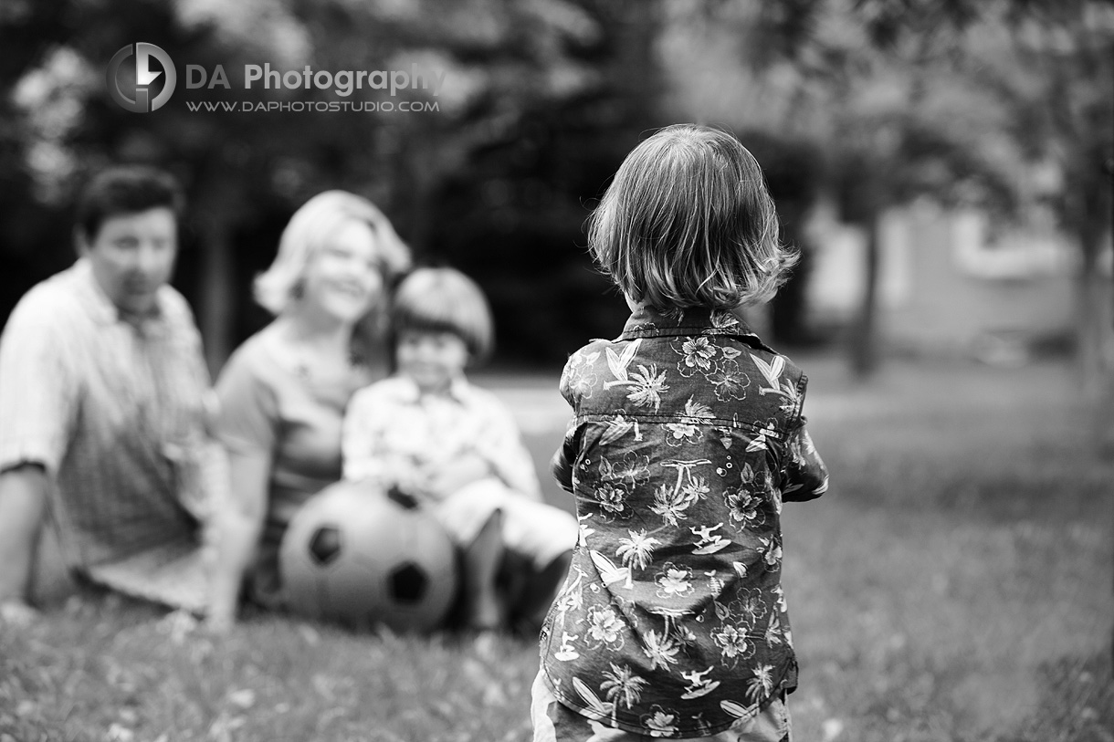 Active Toddler Family Photos - Family Photography by Dragi Andovski - www.daphotostudio.com