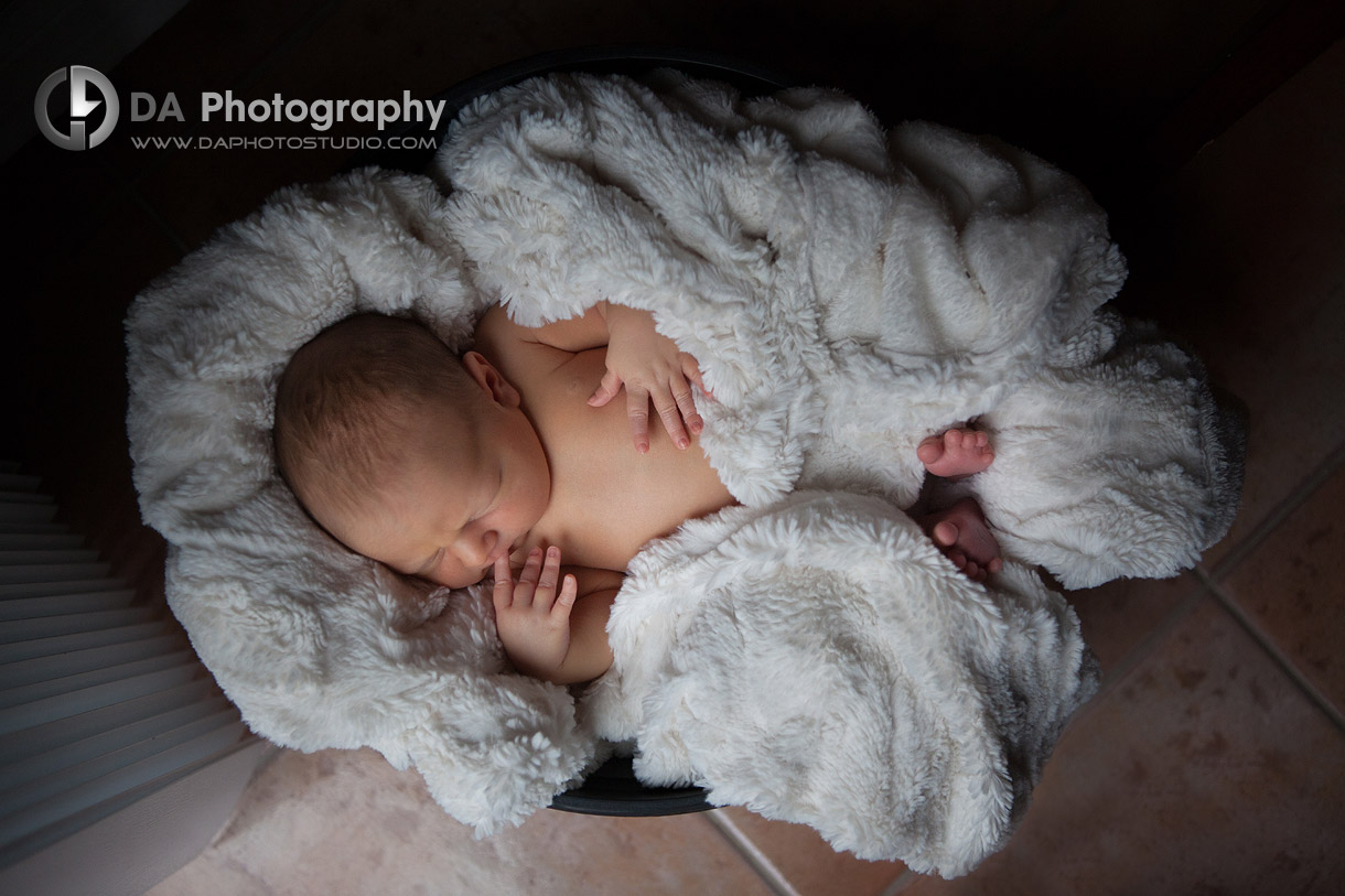 Newborn baby and his dreams - Details in Newborn photography by DA Photography - www.daphotostudio.com