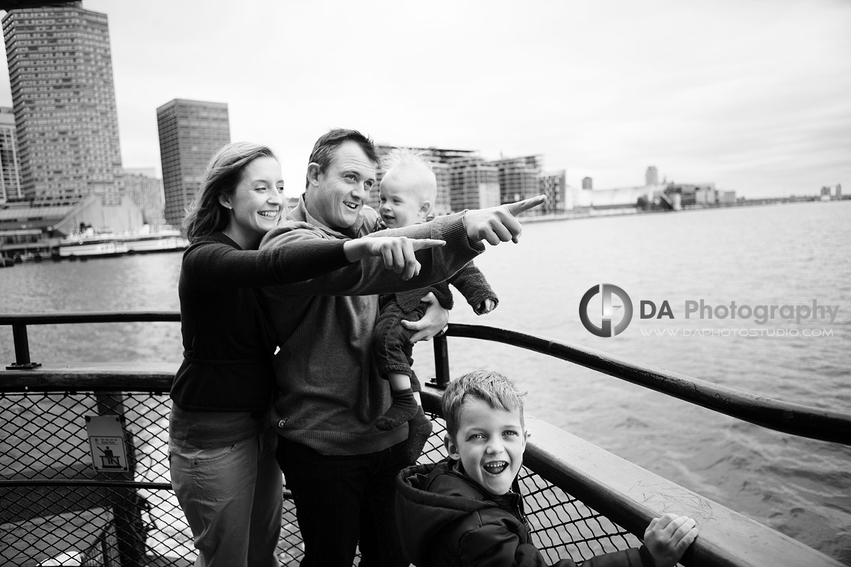 Family fun at the ferry - DA Photography at Toronto Islands, www.daphotostudio.com