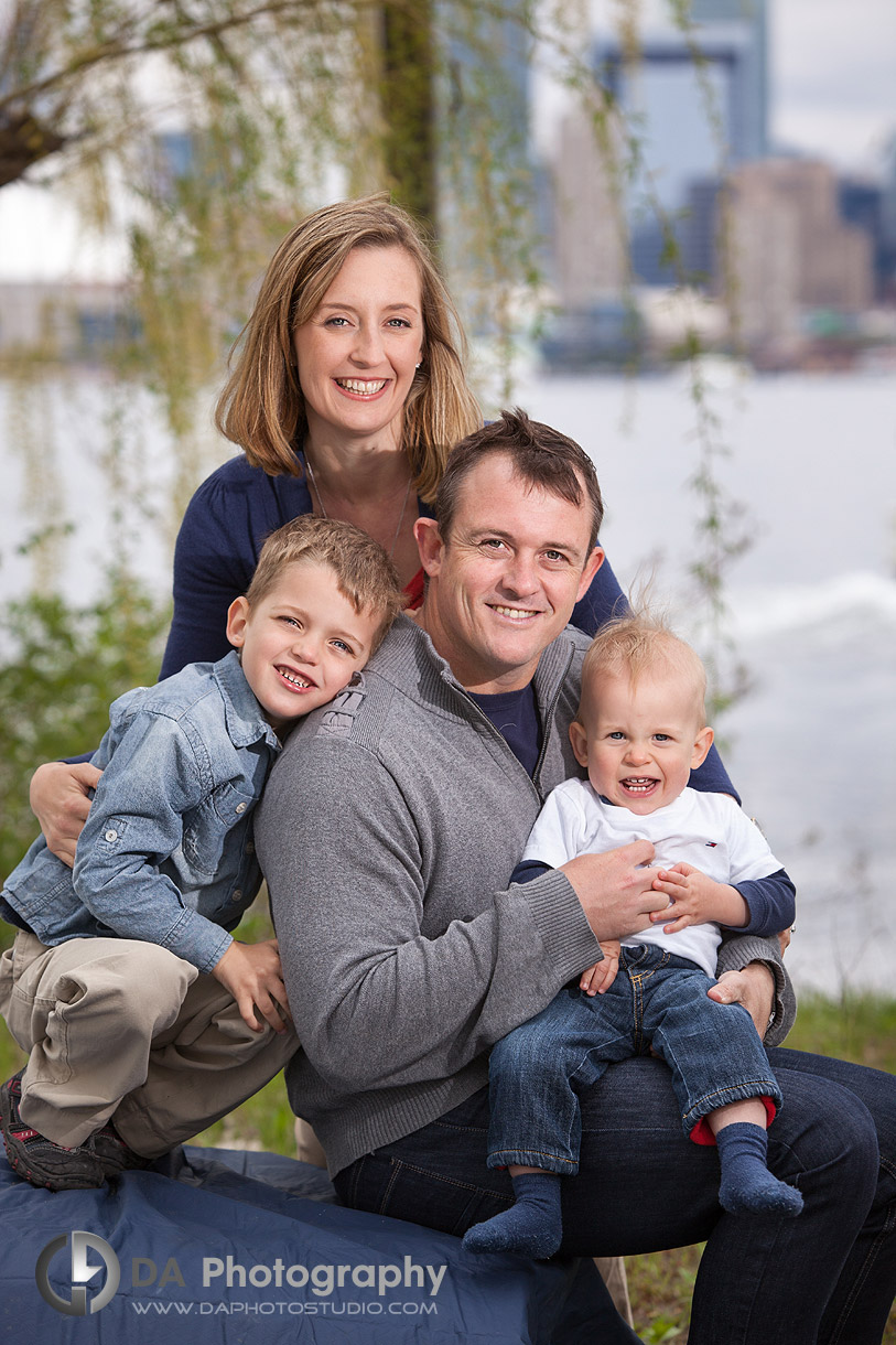 Family portrait at Toronto Island with CN tower at the back - DA Photography at Toronto Islands, www.daphotostudio.com