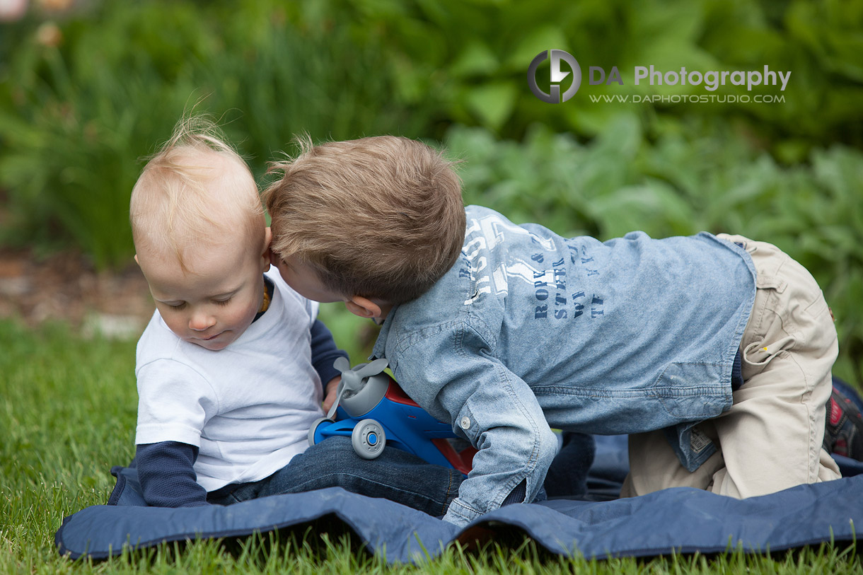 Siblings Love  - DA Photography at Toronto Islands, www.daphotostudio.com