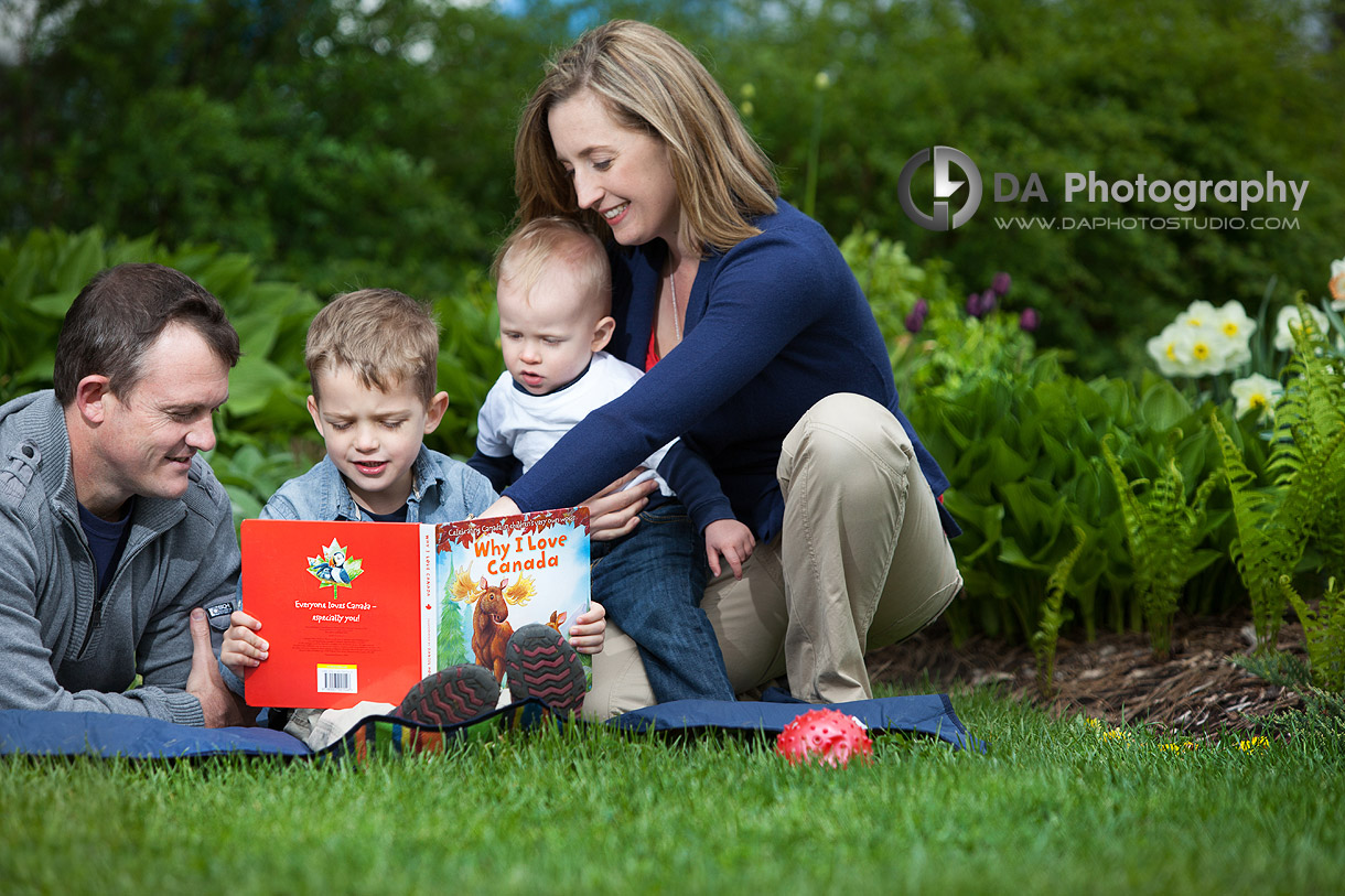 Family fun reading book, Why I love Canada - DA Photography at Toronto Islands, www.daphotostudio.com