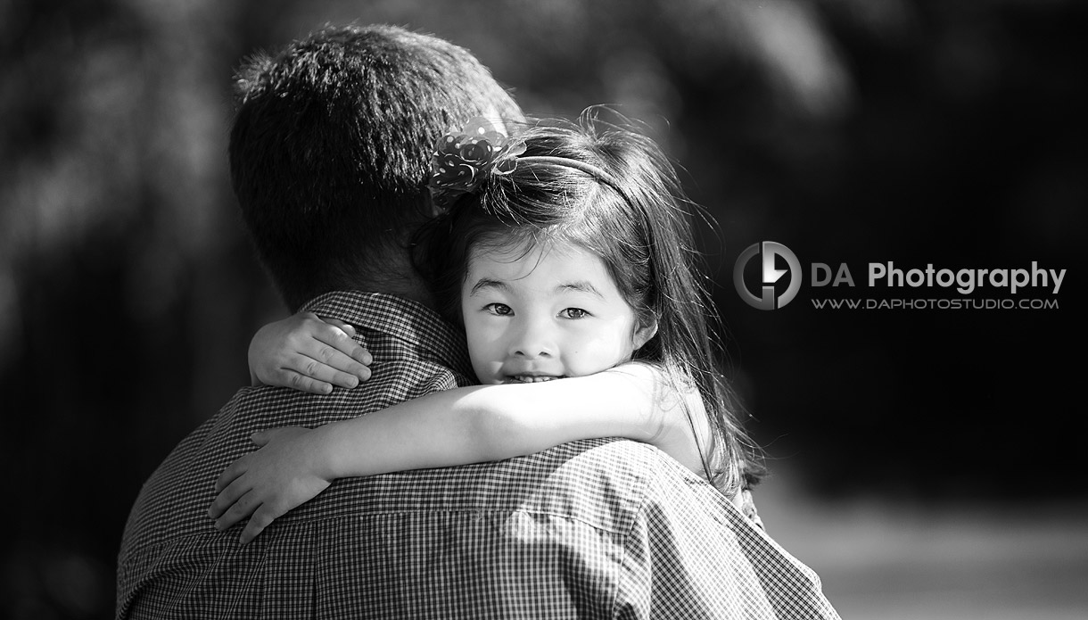 The comfort of daddy's hug - DA Photography at Ball's Falls, www.daphotostudio.com