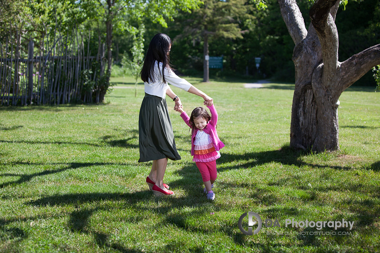 Little girl play with her mother - DA Photography at Ball's Falls, www.daphotostudio.com