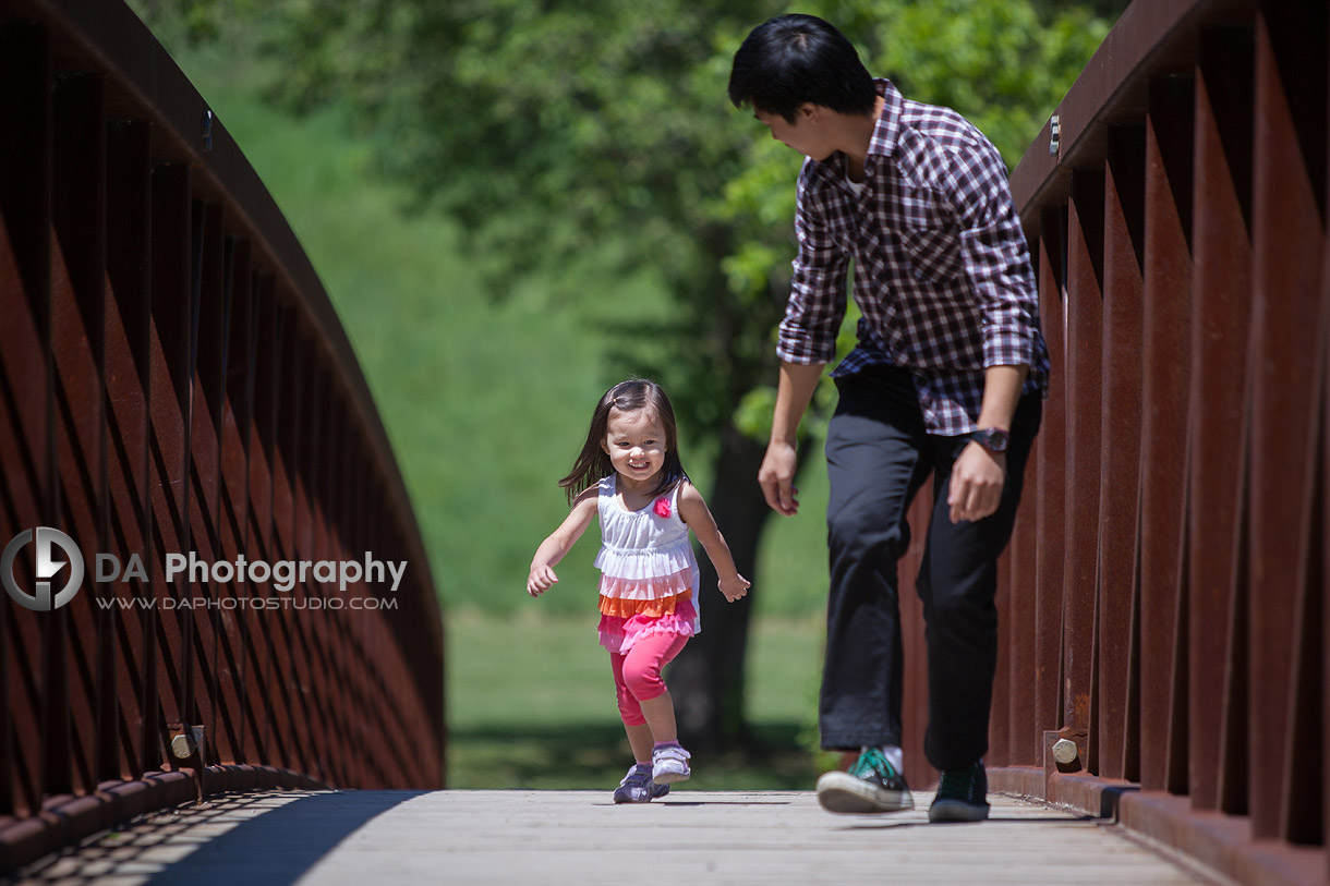 Let's run, photojournalistic family portraits  - DA Photography at Ball's Falls, www.daphotostudio.com