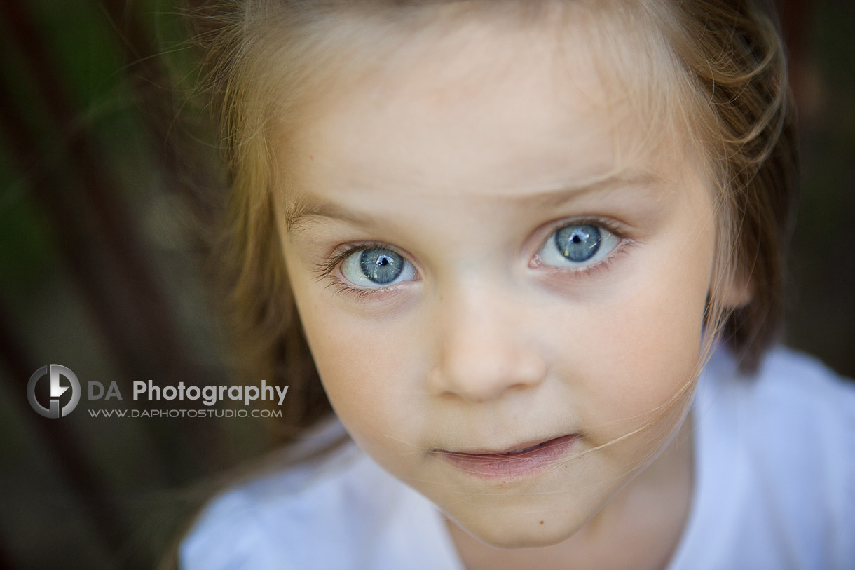 The Little girl - at Gairloch Gardens, Oakville by DA Photography , www.daphotostudio.com