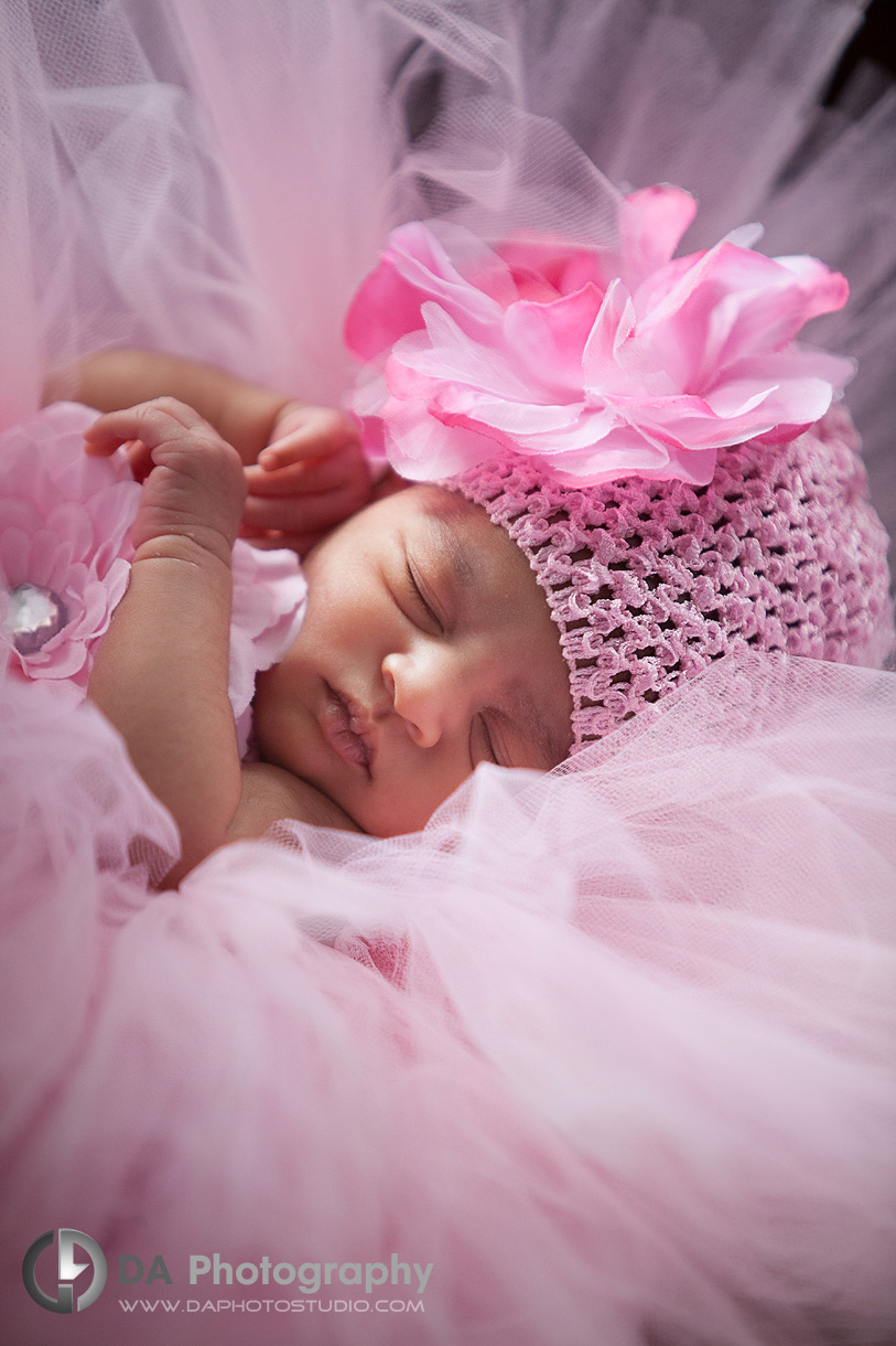 Baby girl with cute tutu dress - by DA Photography  Children photographer - www.daphotostudio.com