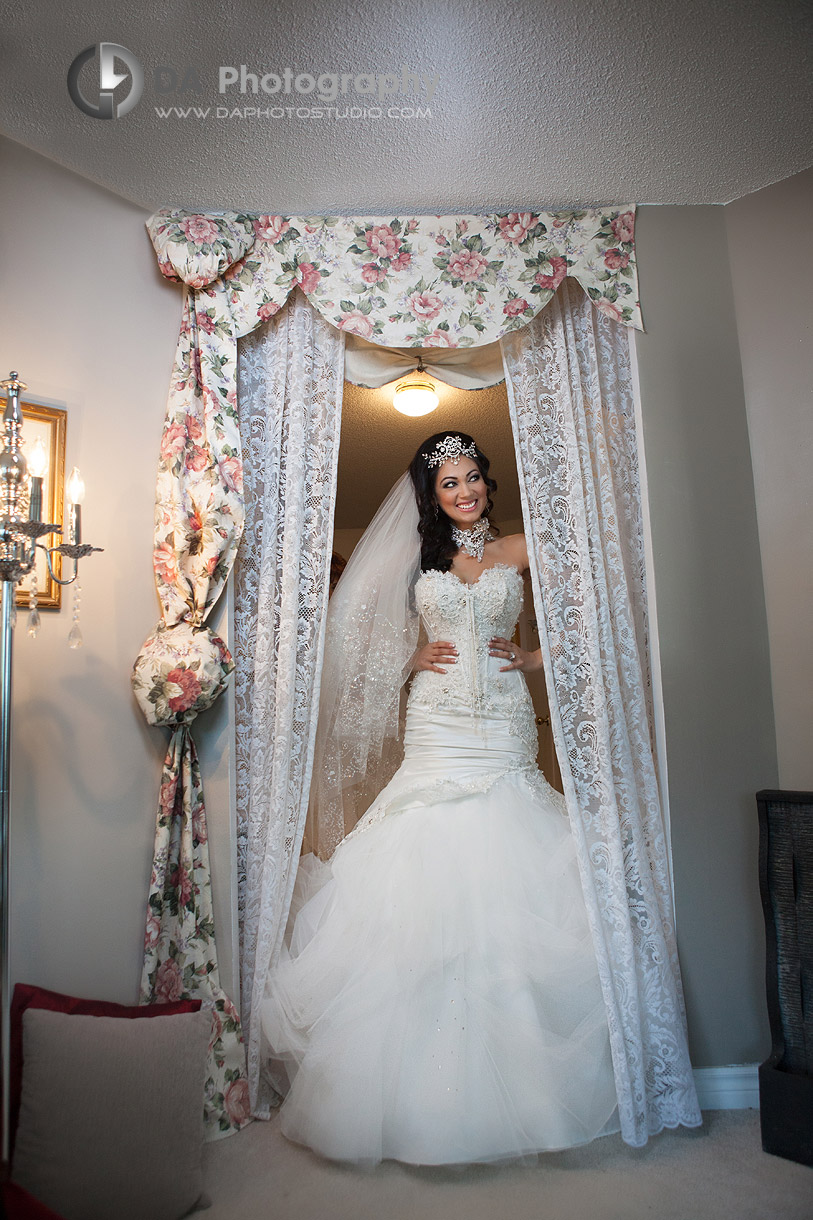 Wedding Day, bride is ready for ceremony - by DA Photography at West River, www.daphotostudio.com