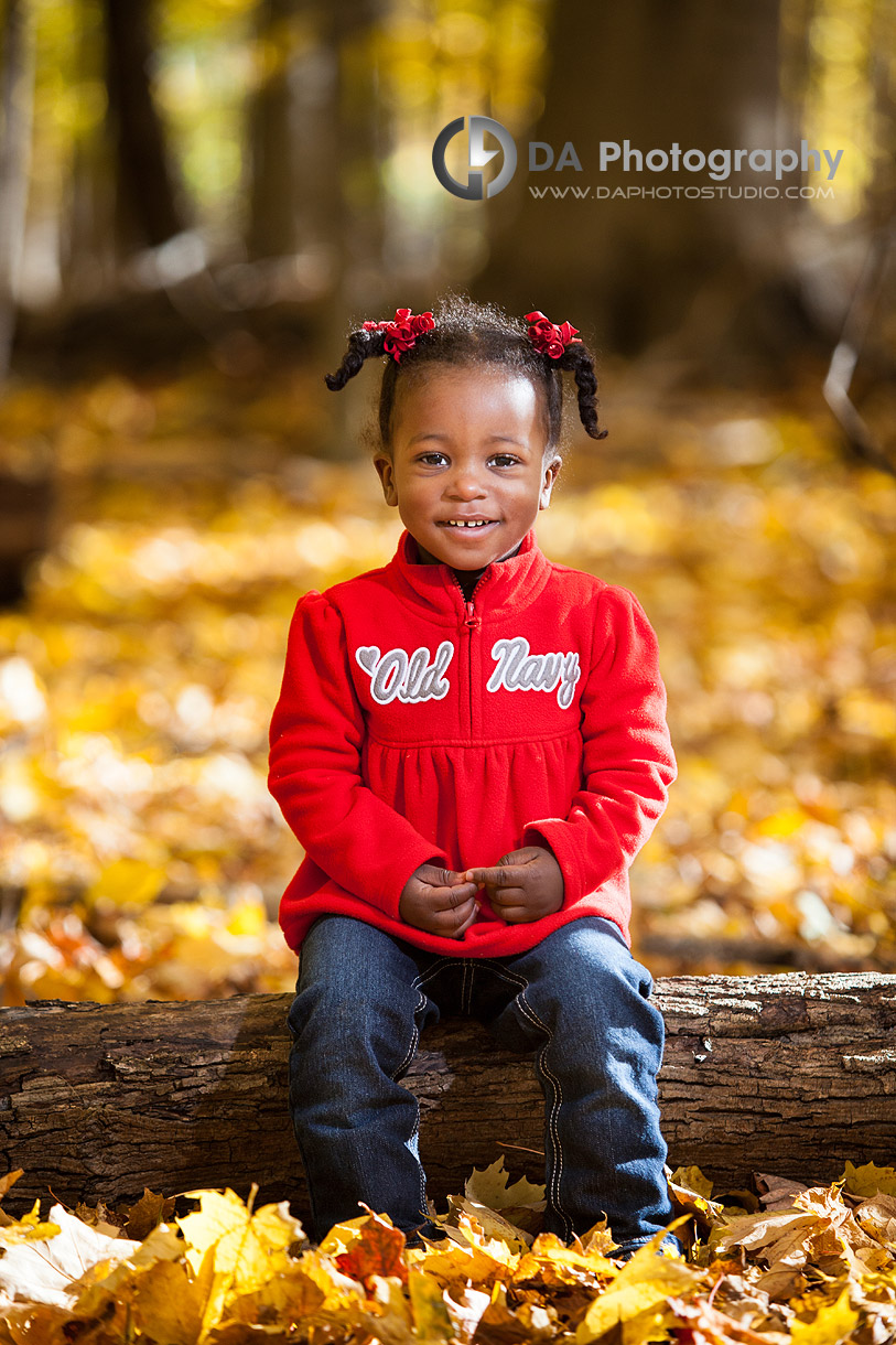 Toddlers' portrait in Fall - by DA Photography - Family Photographer in Mississauga, www.daphotostudio.com