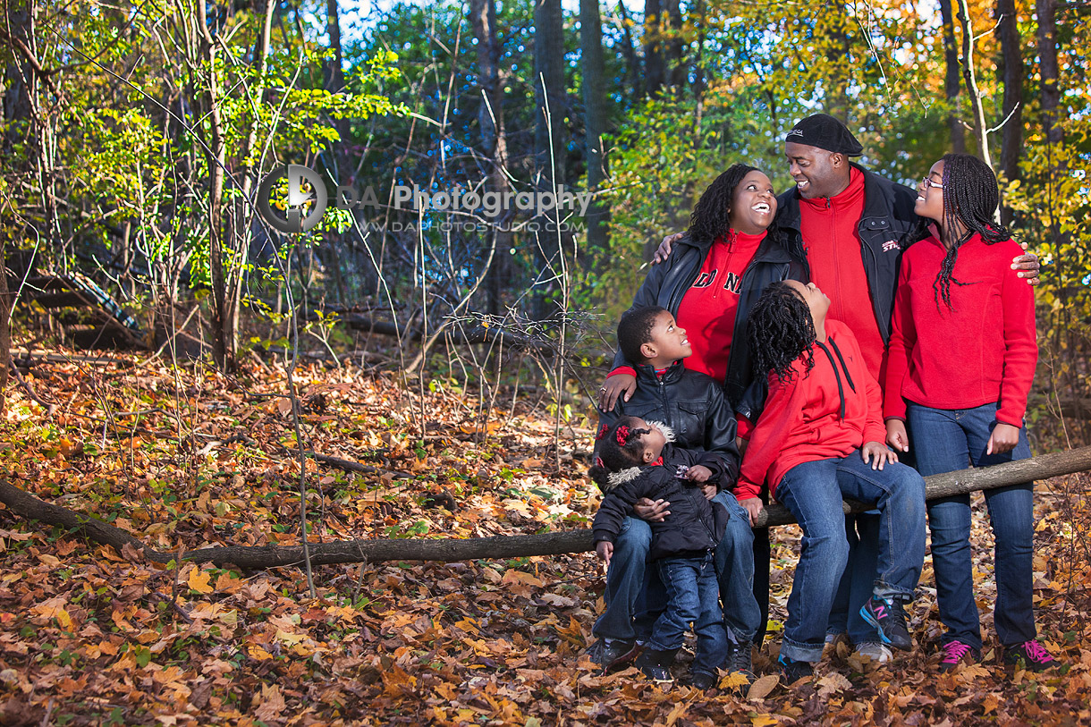 Family in the forest having fun - by DA Photography - Family Photographer in Mississauga, www.daphotostudio.com