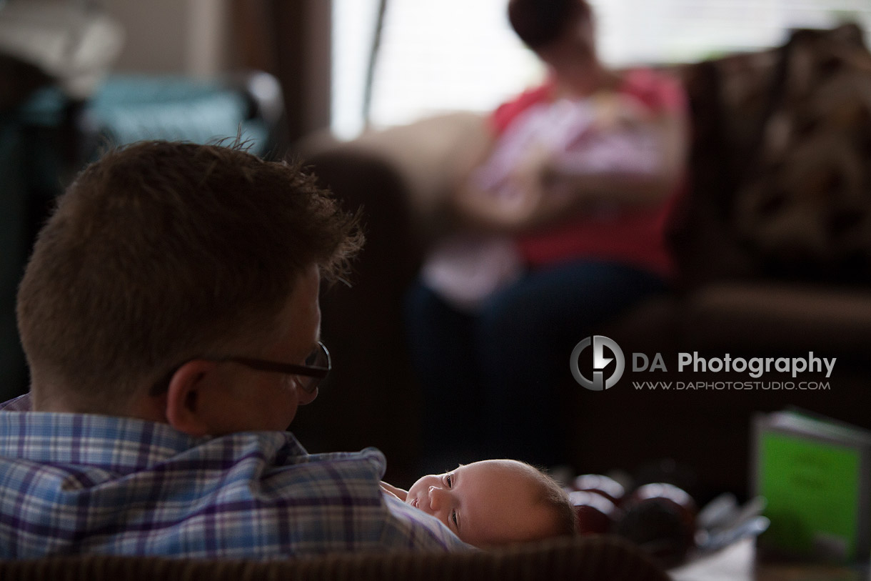 Time for hugs - Twin Newborn babies by DA Photography - www.daphotostudio.com