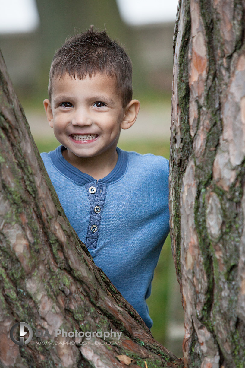 Pick-A-Boo behind the tree - Fall Family Photos by DA Photography - Gairloch Gardens, Oakville - www.daphotostudio.com