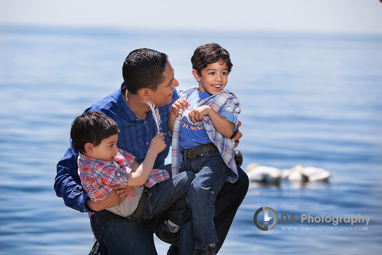 Family time by the lake - by DA Photography - Gairloch Gardens, ON - www.daphotostudio.com