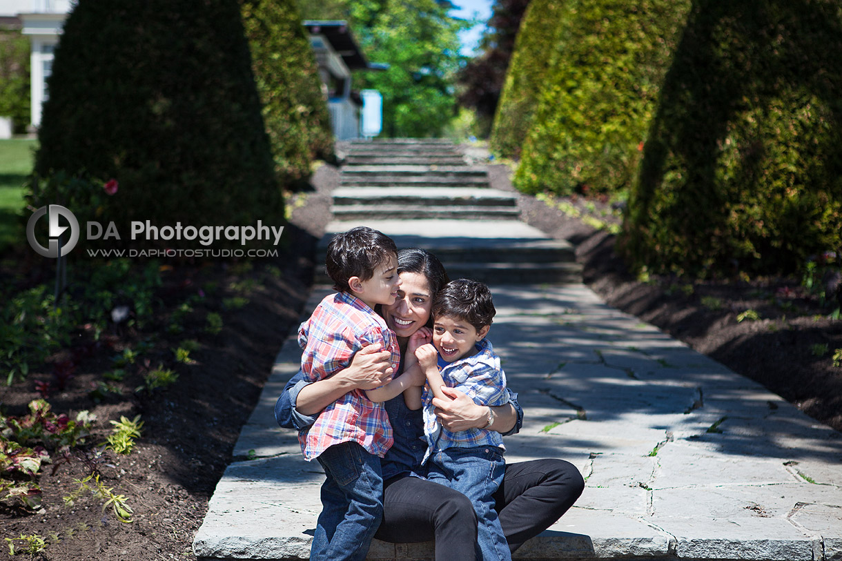 Mommy with her twin boys - by DA Photography - Gairloch Gardens, ON - www.daphotostudio.com