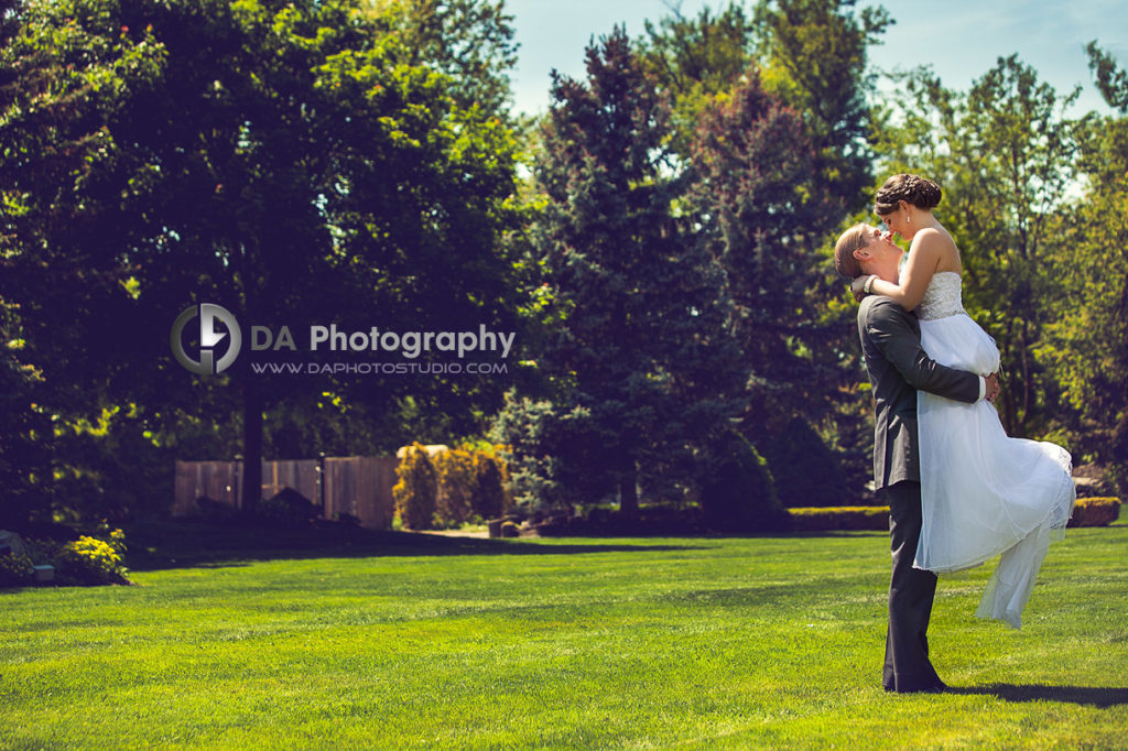 "I can lift you up" - Wedding with the first look at Terrace on the Green, www.daphotostudio.com
