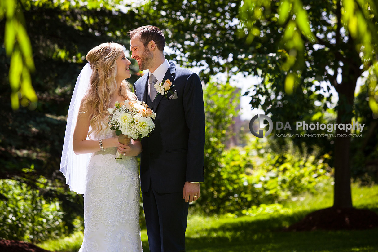 Bride and Groom at Carl's Catering The Glen in Brampton