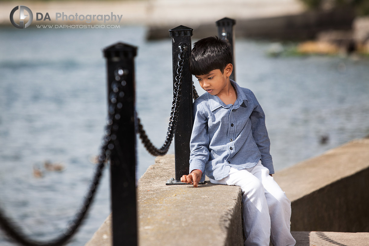 Outdoor Family Pictures at Gairloch Gardens by the lake