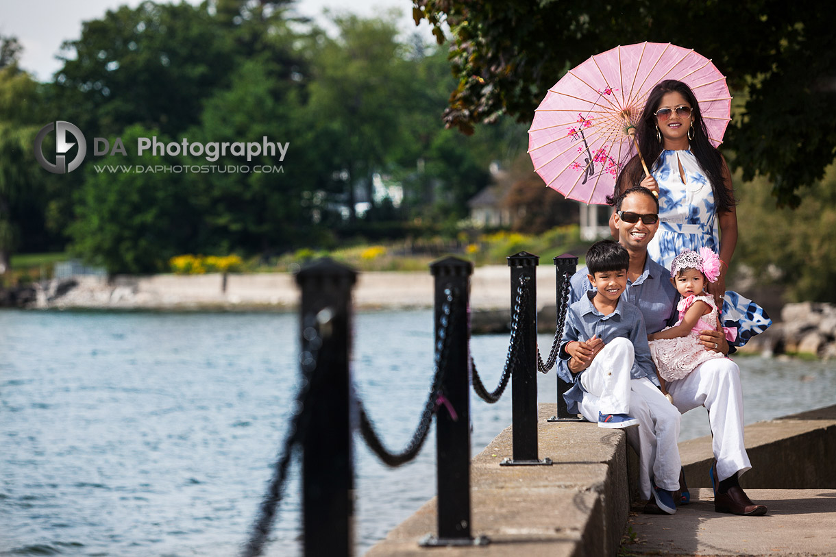 Outdoor Family Pictures at Gairloch Gardens in Oakville