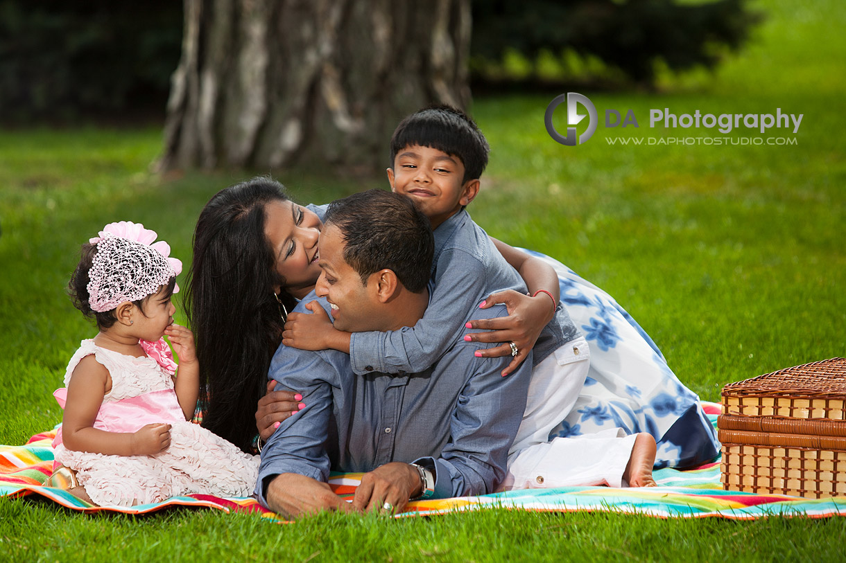 Outdoor Family Pictures in Oakville
