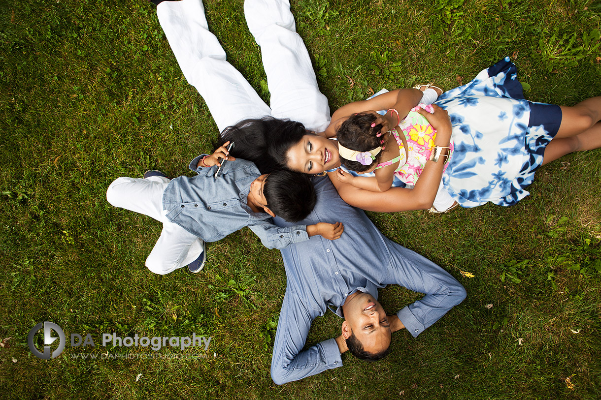 Outdoor Family Pictures at Gairloch Gardens in Oakville by the Lake