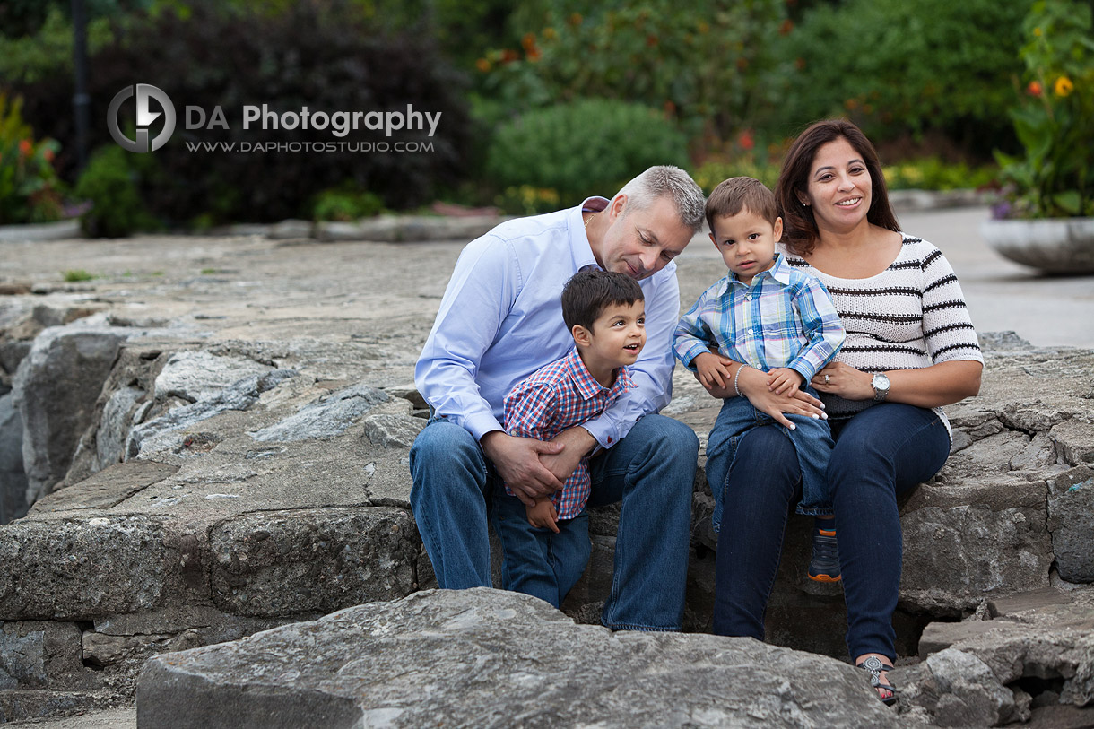 Outdoor family photo locations in Oakville