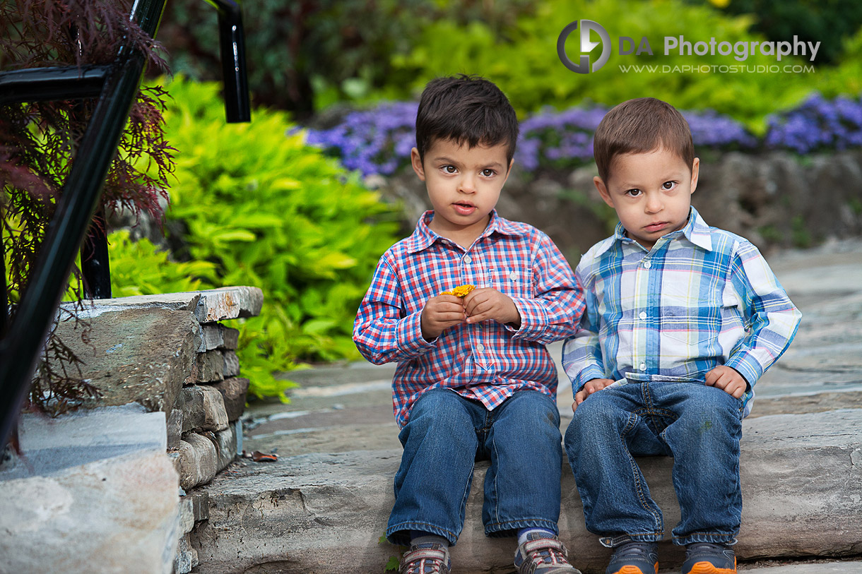 Twins Portrait in Oakville and their personalities 