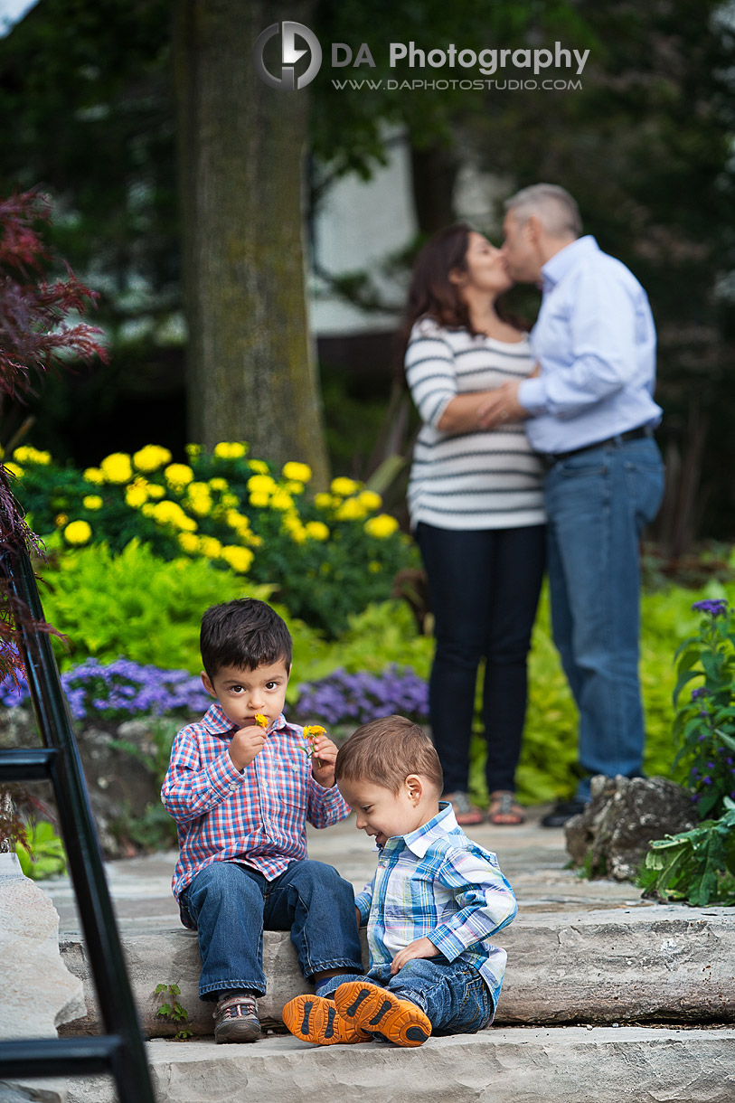 Outdoor Family Portrait in Oakville