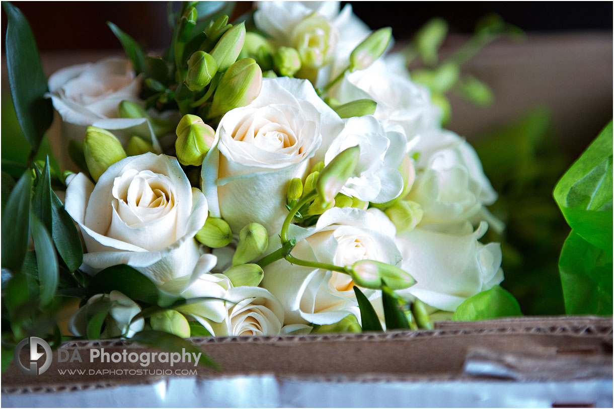 Bride's flowers on a wedding day 