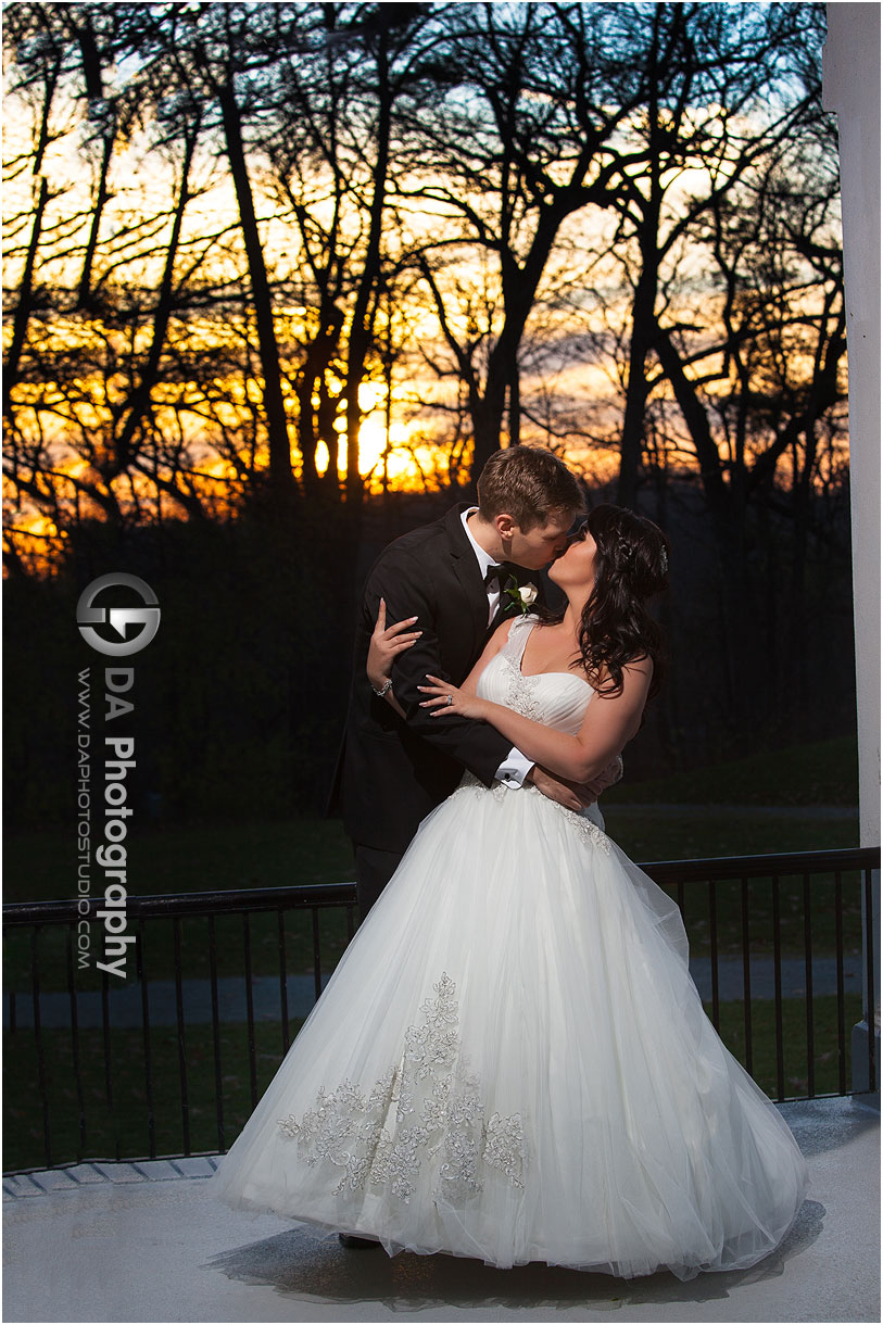 Sunset pictures of a bride and groom at LaSalle park