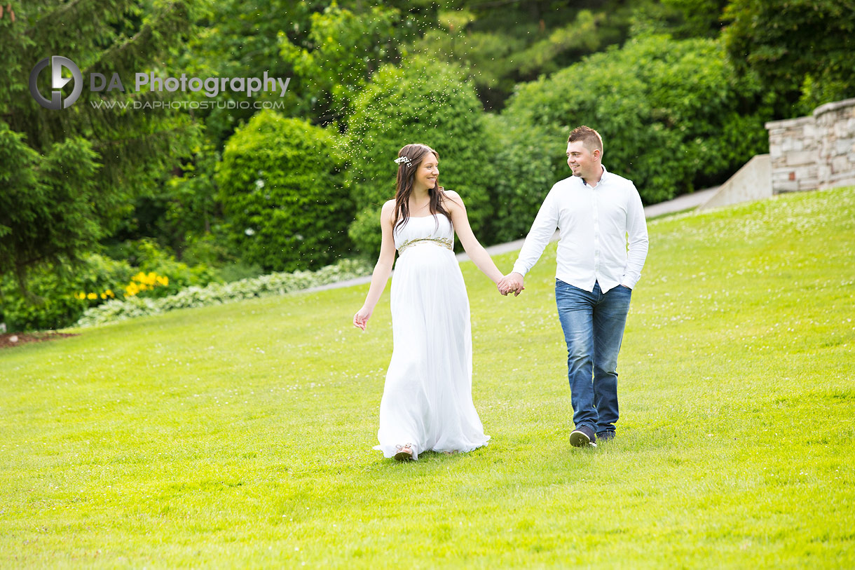 Maternity photographs in summer at Paletta Mansion