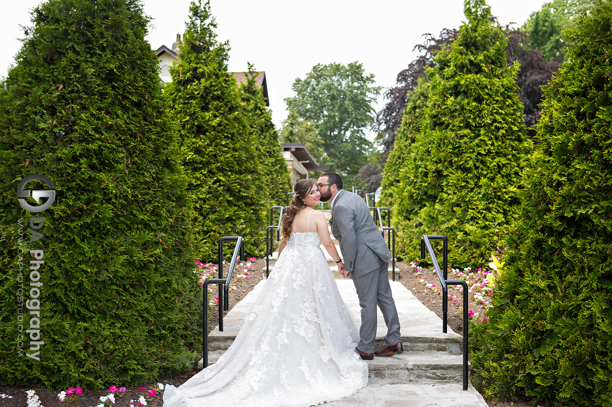 Wedding photos at Gairloch Gardens in Oakville