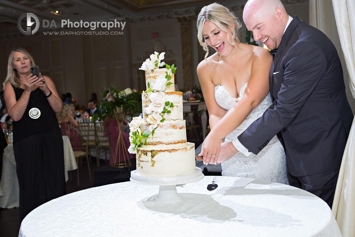 Cutting wedding cake at Chateau Le Jardin