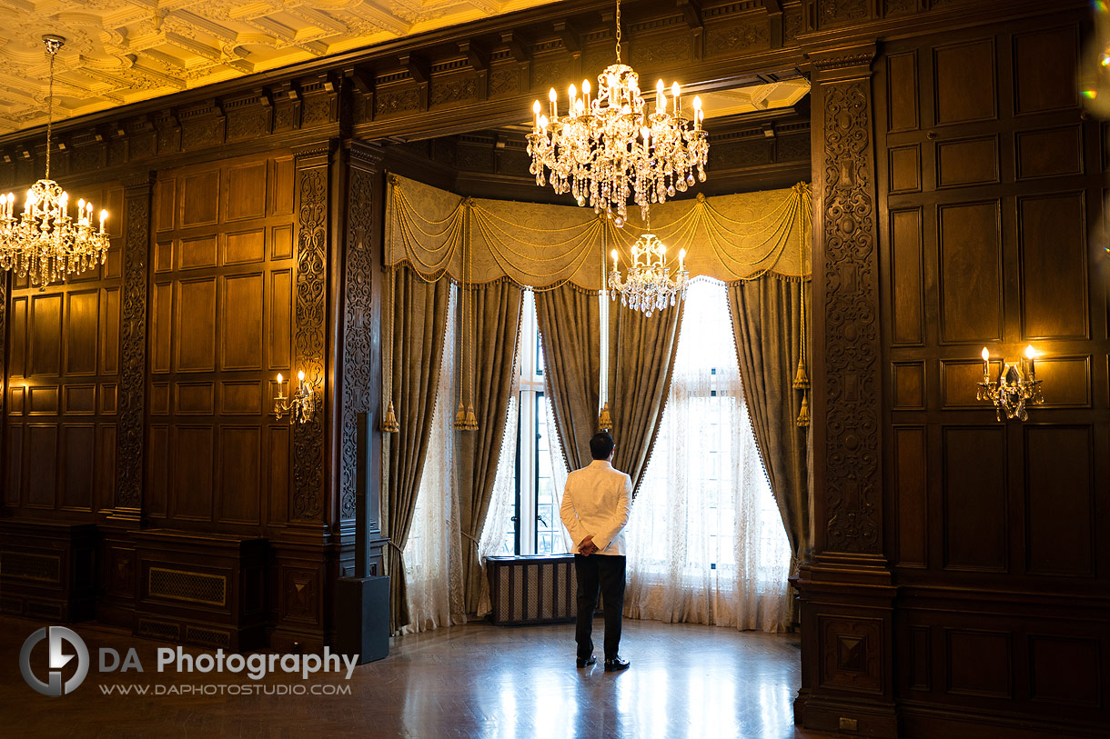 Groom waiting for his bride, the first look