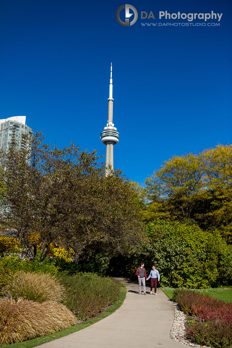 Toronto engagement photographer at Toronto Music Garden