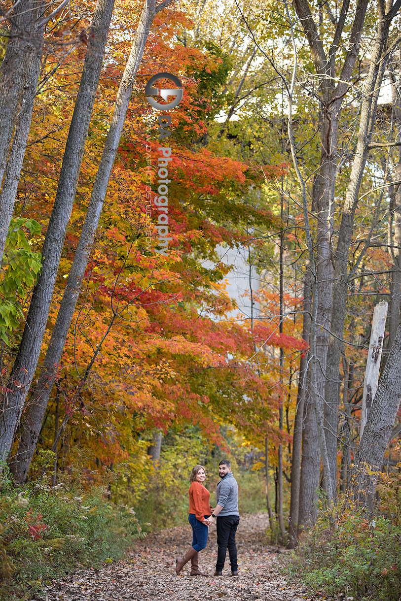 Best Burlington Outdoor Engagement Photo Location in Fall